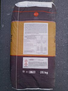 KLEJ JUSTYR UNIWERSALNY SZARY 25kg DO STYROPIANU GRAFITOWEGO I XPS AQUA FASADA